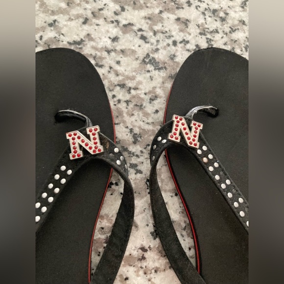 🌽 🏈 🩴Nebraska Cornhusker Flip Flops Size 7 🌽🏈🩴 - Picture 3 of 9